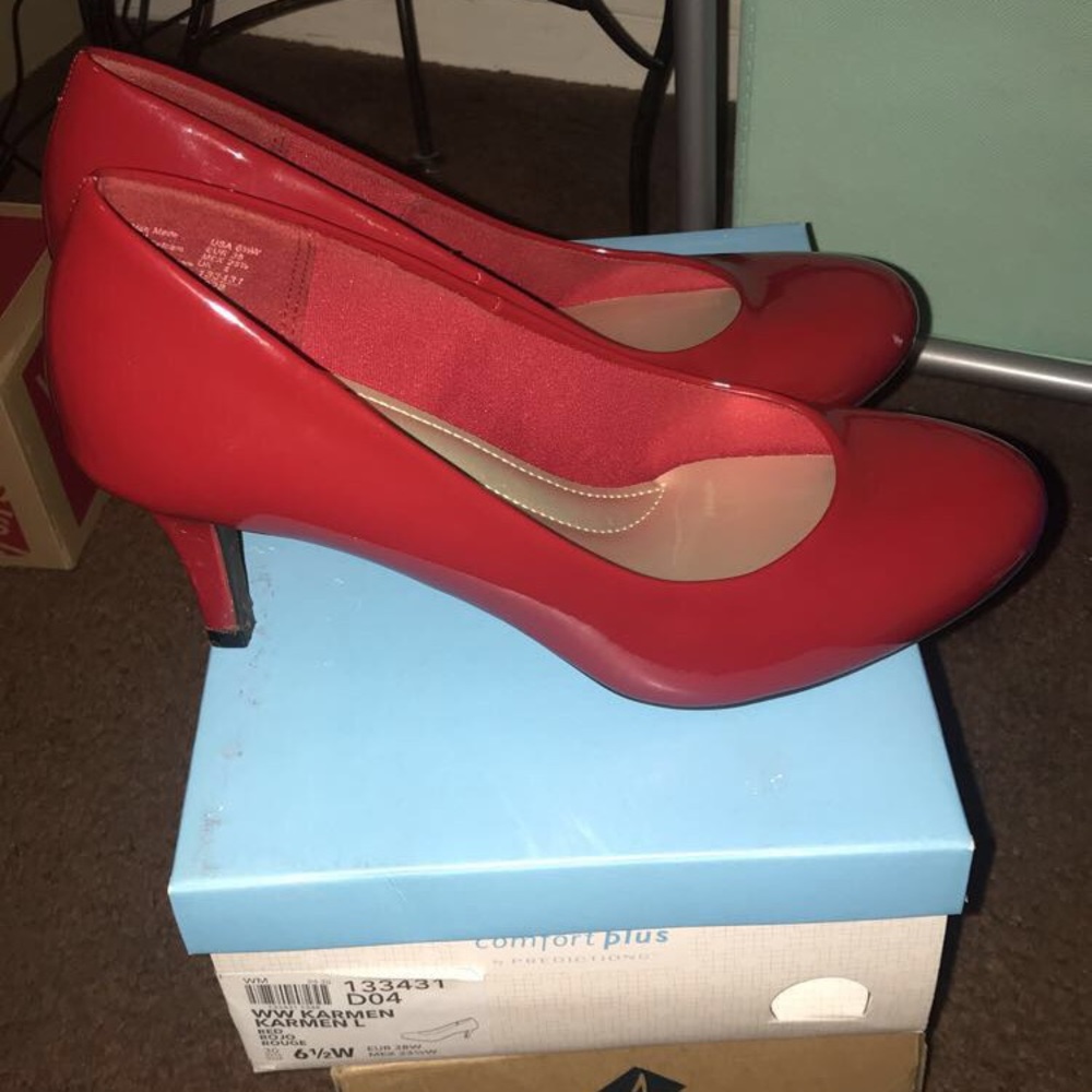 Red heels - Picture 2 of 3